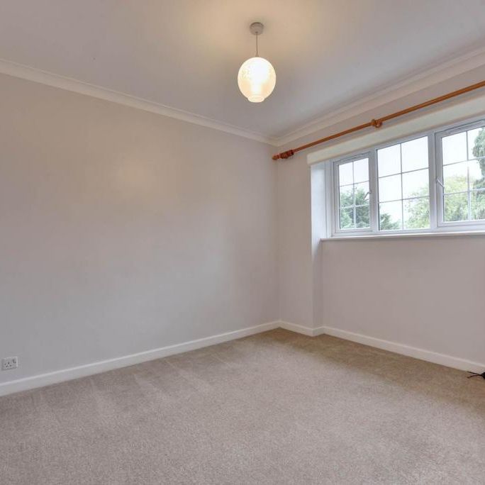 4 bedroom end of terrace house to rent - Photo 1