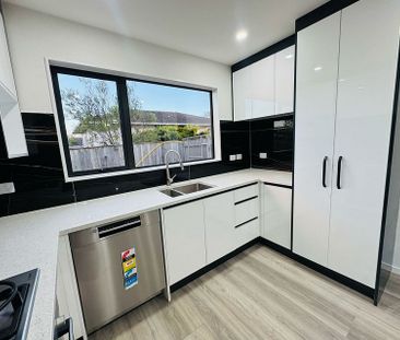 Stylish 4BR New Build in Half Moon Bay - Photo 5