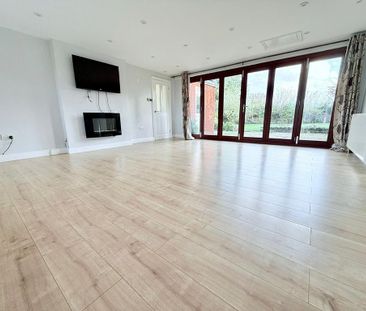 3 bedroom detached bungalow to rent - Photo 2