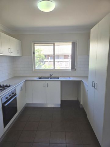 SPACIOUS, LOW-SET & READY TO ENJOY � MOORE PARK BEACH GEM - Photo 2