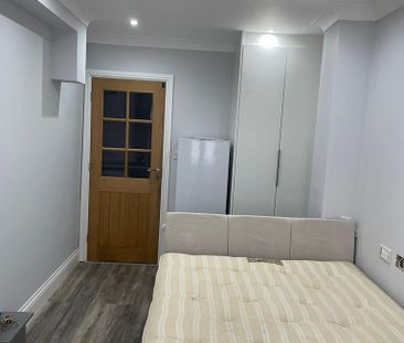 Studio to rent - Photo 6