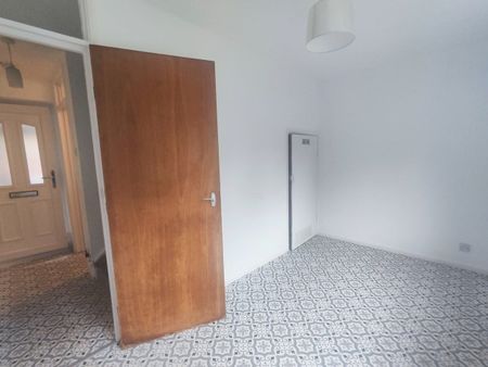 3 Bed End Terrace, Loughrigg Close, NG2 - Photo 2