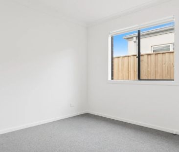 NEW BUILD HOME FOR RENT IN THORNHILL PARK - Photo 4