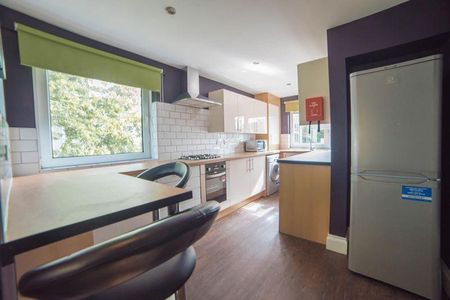 4 bedroom apartment to rent - Photo 4