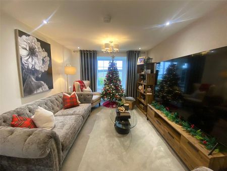 4 bedroom detached house to rent - Photo 2