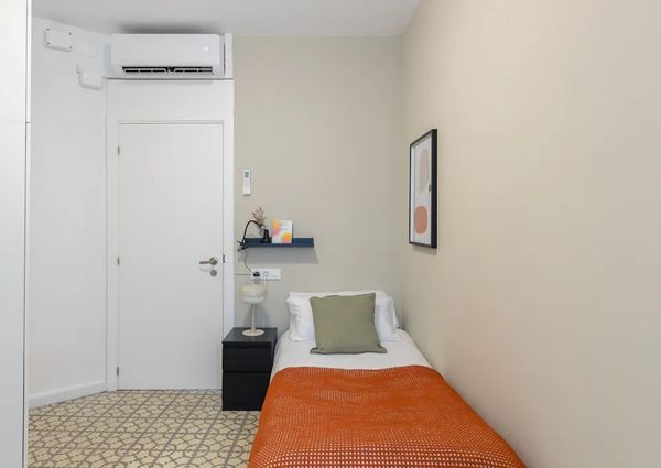 Carrer de Còrsega, Barcelona, Catalonia 08036