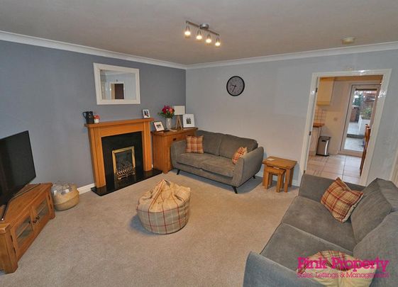 3 bedroom semi-detached house to rent - Photo 1