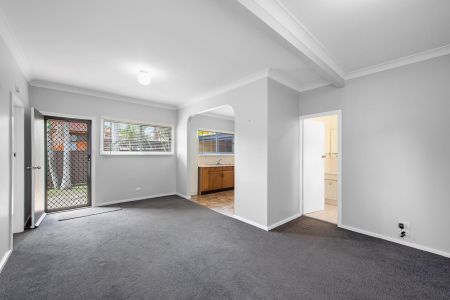 Spacious Unit - Photo 2