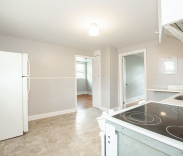 43 River Rd, Welland - 2 Bedroom Upper Unit - Photo 2