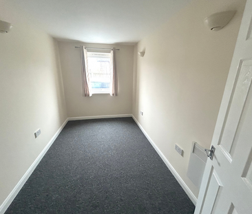 2 bedroom ground floor flat to rent - Photo 2