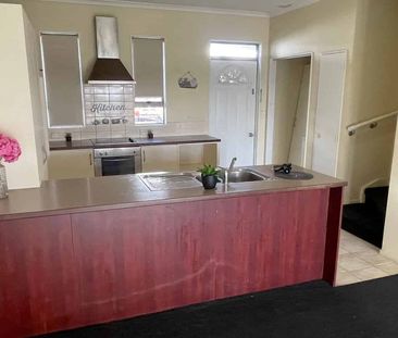 Modern 3BR Apt in Flat Bush - Photo 2