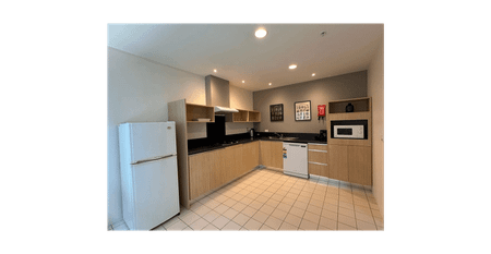 Huge 1-bedroom (2nd room space possible) - Photo 4