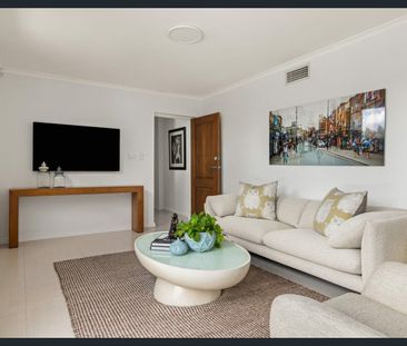 Beautifully Renovated Home in Premium Quality for Resort Style Living - Photo 2