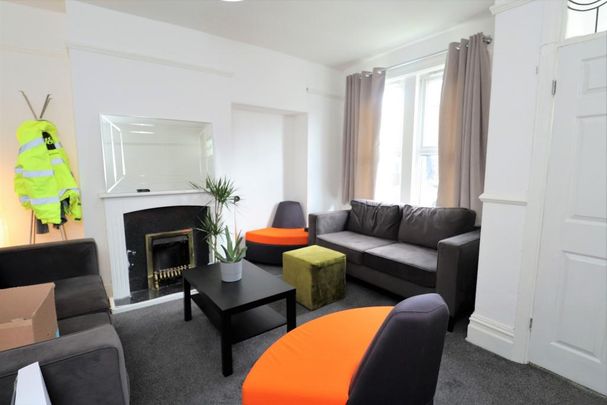 4 bedroom terraced house to rent - Photo 1