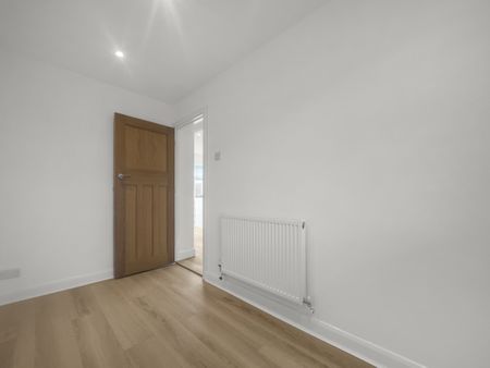 Middlewood Road, Aughton - Photo 3