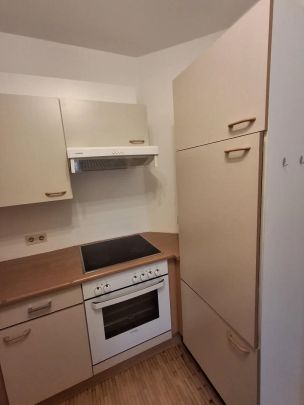 Gut aufgeteilte 2-Zimmer-Wohnung mit möblierter Küche im Zentrum von Lohnsburg - Photo 1