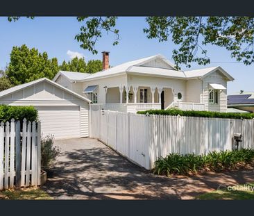 Stunning Character Home in a Sought-After South Toowoomba Location - Photo 2