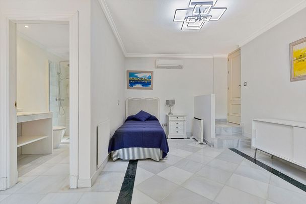 Detached Villa · Guadalmina Baja - Photo 1