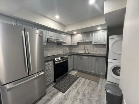 Detached Home For Lease | W9229201 - Photo 4