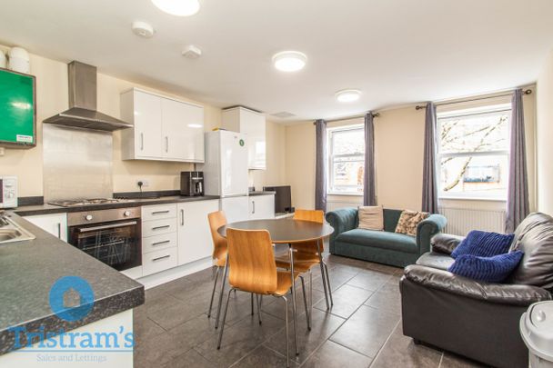 4 bed Apartment for Rent - Photo 1