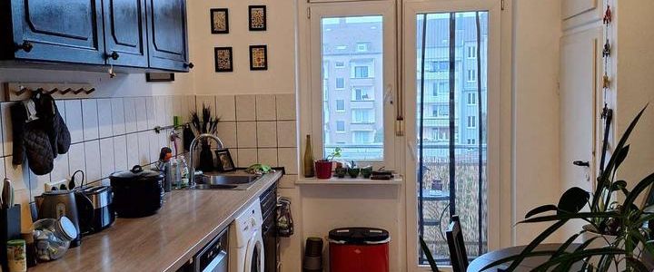 Gepflegte Altbauwohnung – ruhig, lichtdurchflutet, mit Balkon - Photo 1
