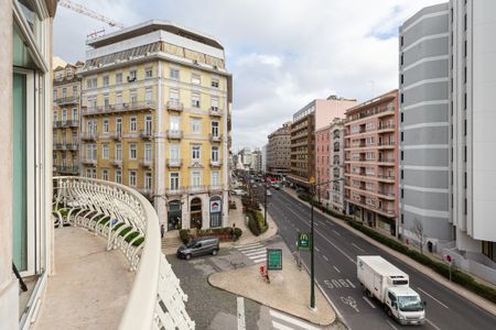 1-bedroom apartment for rent, unfurnished, in Santo António - Photo 3
