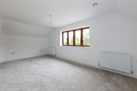 4 bedroom detached house to rent - Photo 3