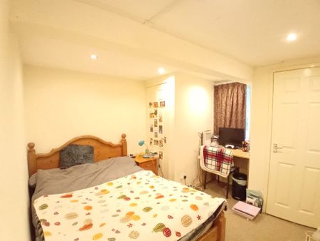 4 Bed - 47 Beechwood Mount, Burley, leeds - LS4 2NQ - Student - Photo 2