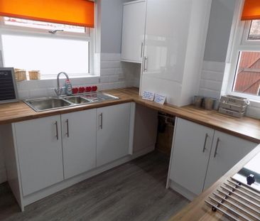 3 bedroom Flat To Let - Photo 6