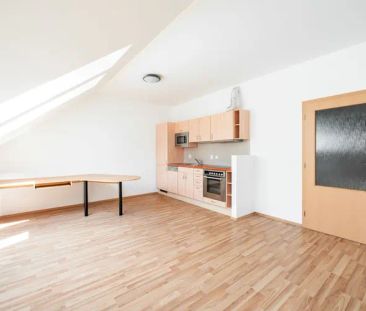 Částečně zařízený byt 1+kk, 39 m - Fotografie 3
