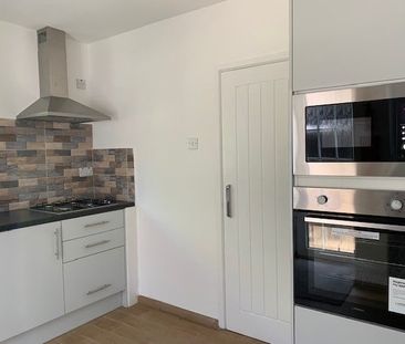 Room in a Shared House, Saywell Road, LU2 - Photo 2