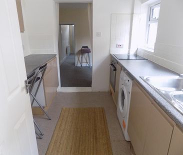 4 bedroom terraced house to rent - Photo 1