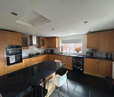 4 bedroom detached house to rent - Photo 4