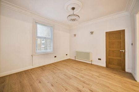 3 Bedroom House - Detached To Let - Photo 5