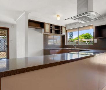 Four bedroom home with workshop, patio & side access. - Photo 6