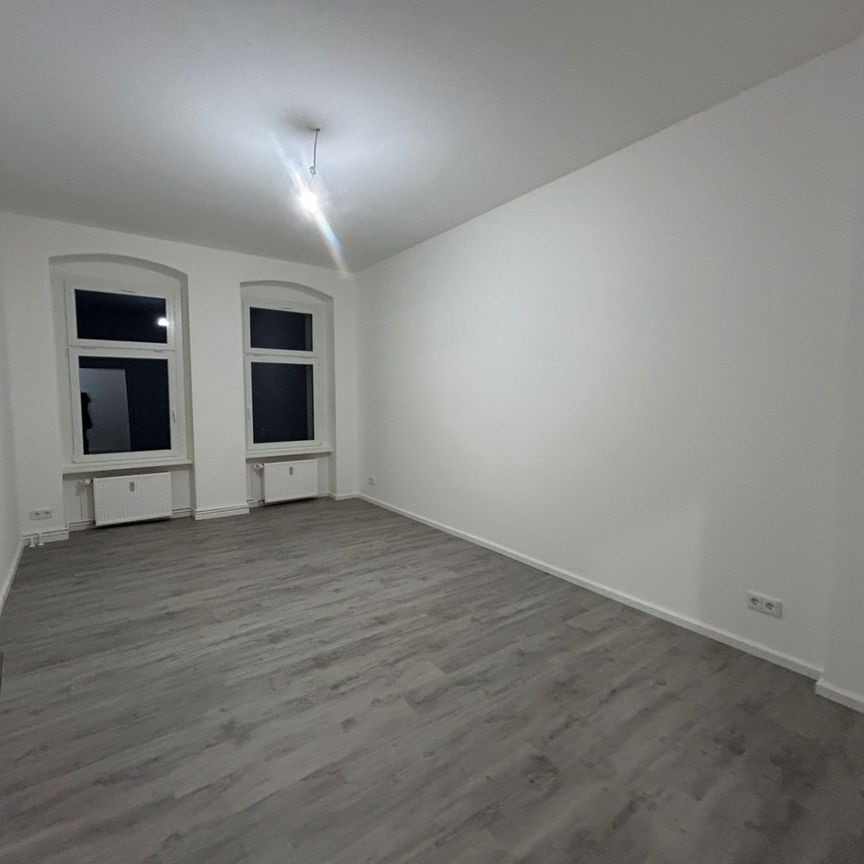 Wohnung mit Wohlfühlcharakter – saniert, moderner Vinylboden, Dusche und Badewanne! - Foto 1