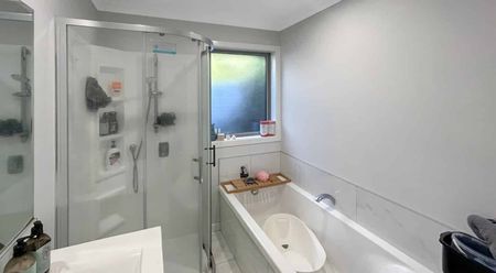 ROSLYN - 3 bedrooms - Photo 5