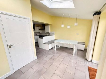 3 bedroom semi-detached house to rent - Photo 2