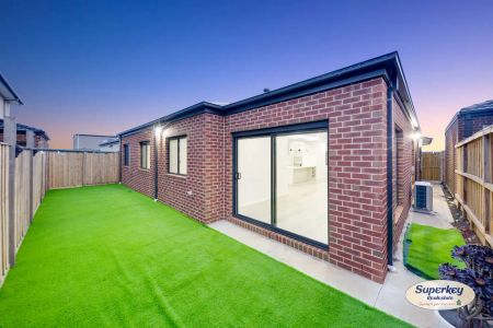 “Modern Family Home in Prime Location” - Photo 4