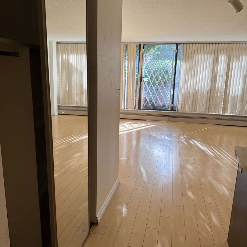 106-950 Drake St, Vancouver, BC V6Z 2B9, Canada - Photo 1