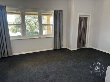 Character Bungalow with Ample Shedding - Photo 3