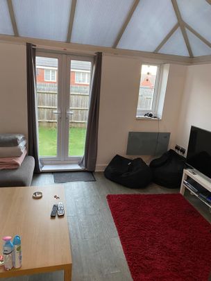 6 Bed Terraced House, Sorrel Place, BS34 - Photo 1