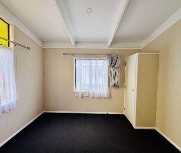 Fully fenced tidy sunny 3 bedroom home - Photo 1