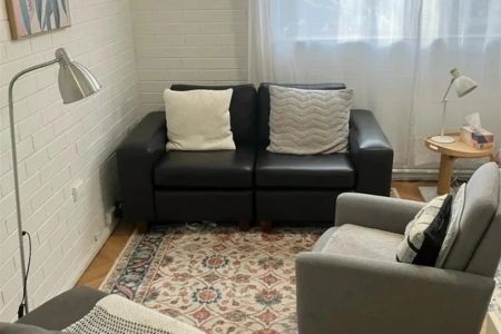 Stylish Street-Facing Studio with Secure Parking in the Heart of St Kilda - FURNISHED! - Photo 3