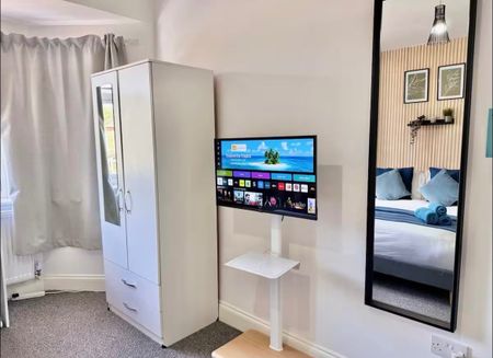 Room in a Shared House, Monks Park, HA9 - Photo 4