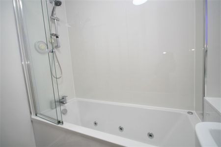 1 Bed Unfurnished Church conversion, Westercraigs Court,Dennistoun Available 27/04/2026 - Photo 4