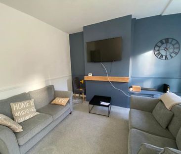 Salisbury View (Room 2), Armley, Leeds - Photo 3