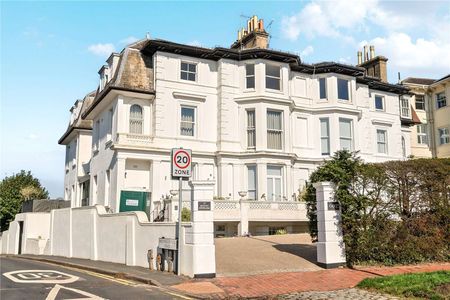 A lovely two bedroom apartment with impressive views and private parking - Photo 4