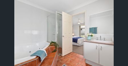 Spacious Family Home - Photo 4