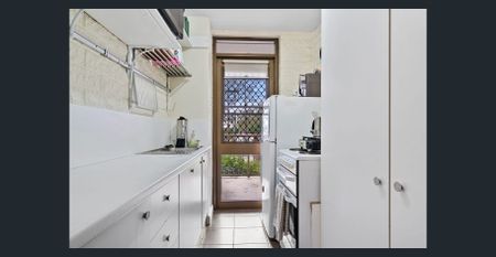 Beachside Convenience – Neat & Tidy Two-Bedroom Unit - Photo 5